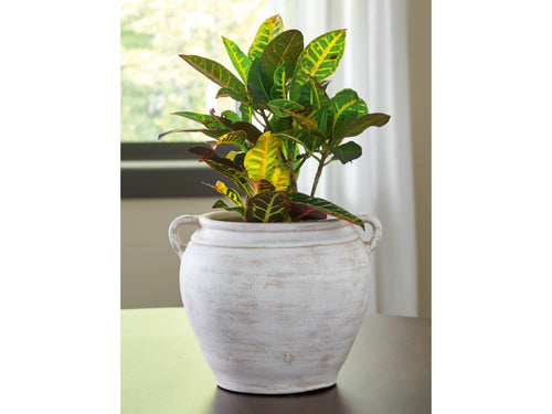 Meadie Vase by Ashley Furniture A2000787 White