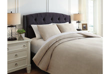 Load image into Gallery viewer, Mayda King Comforter Set by Ashley Furniture Q782003K