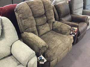 Mack King Comfort Wall-Saver Recliner by HomeStretch 221-94-17