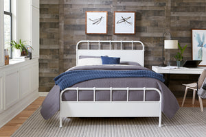 Grayson King Metal Headboard & Footboard without Frame by Hillsdale Furniture 2652­-660 Textured White