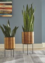 Load image into Gallery viewer, Donisha Planter 2pc Set by Ashley Furniture A2000407